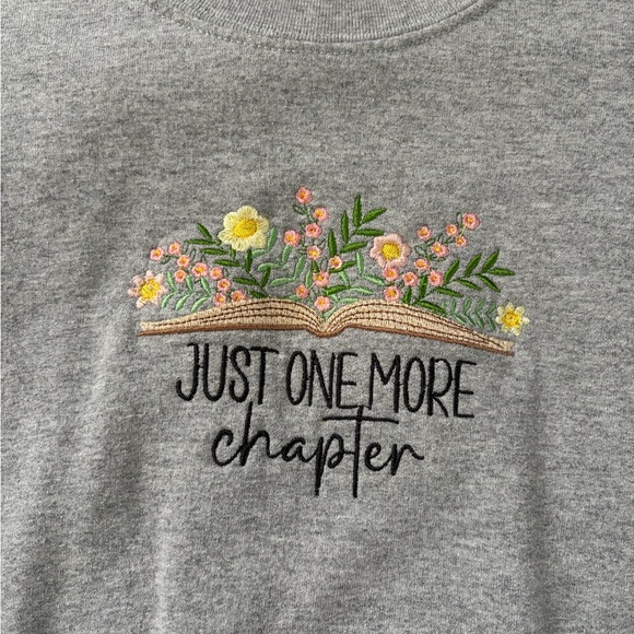 Gray Crewneck Sweater with Floral Design for Readers - Picture 2 of 3